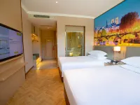 Vienna Classic Hotel (Butuo Huobaguangchang Square) Hotels in Butuo
