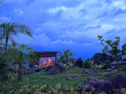 Listen to Ziyun. Yunshang Shiwai Hotel Hotels in Zhenkang County