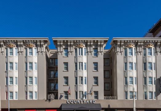 5. 코트야드 바이 ..