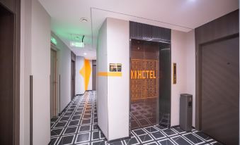 KK E-sports Hotel (Hezhou University East Campus)