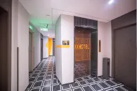 KK E-sports Hotel (Hezhou University East Campus)