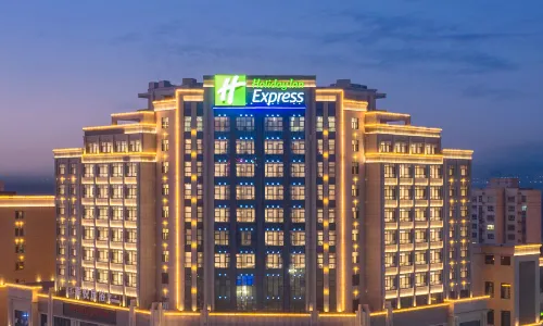 Holiday Inn Express Turpan (Meishingtiancheng Food Street Branch)