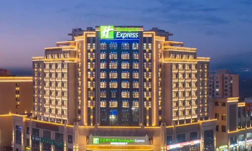 Holiday Inn Express Turpan (Meishingtiancheng Food Street Branch)