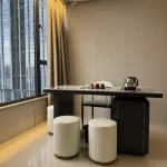 TongHua TEA hotel Отели рядом с достопримечательностью «Чжухайский колледж Пекинского Политехнического университета»