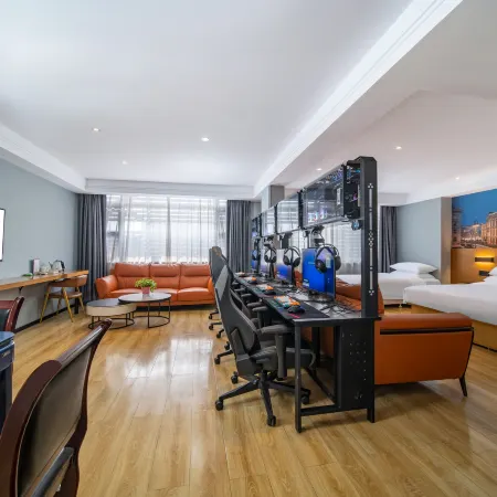 Yunying E-sports Homestay (Xinye Bus Station)