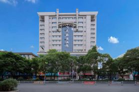 Feitian Holiday Hotel (Zhangye West High-speed Railway Station Bell and Drum Tower)