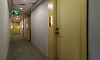 Shanghai Ailongbojiang Business Hotel (Shanghai Natural Museum Subway Station)