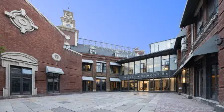 Yijia Hotel (Tianjin Jinnan Aeon Mall New National Convention and Exhibition Center) Отели рядом с достопримечательностью «West Campus of Tianjin University of Technology and Education»