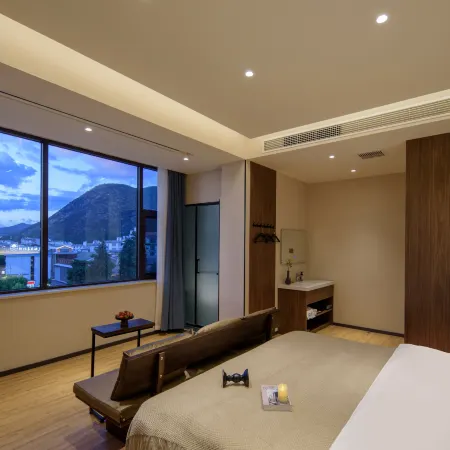 Ruyi Meiju Hotel (The Old Town of Lijiang Dashuiche Store)