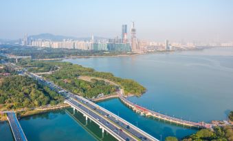 Yi Zhi. High Floor City View Huge-Screen Apartment(Shenzhen North Railway Station, Wanke Yue City)