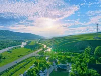 Yili Black Bee Manor Eco Hotel