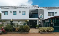 RedDoorz Plus at Palm Rise K Diving Resort Panglao Bohol Hotels in Panglao