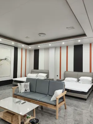 Lantai Jiuling Chinese Inn Hotels near Daluo Go-Ya Shopping Centre