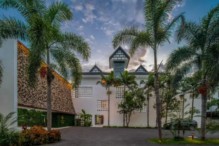 Floral Lux·Jinghong Golan Garden Hotel in Xishuangbanna Отели рядом с достопримечательностью «Menghanman Tingfota Temple»