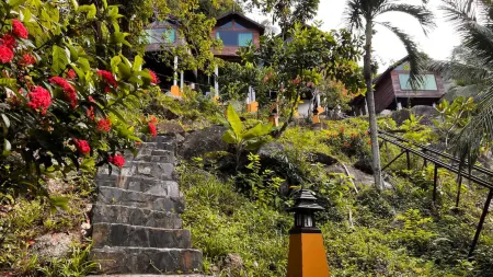 Kawarin Secret Hut Hotel and Resort Отели рядом с достопримечательностью «Bottle Beach»