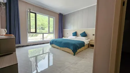 Friends Edge Homestay Отели в г. Хугуань