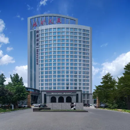 Mercure Hotel (Luoyang Longmen High-Speed Rail Station Municipal Government Branch)
