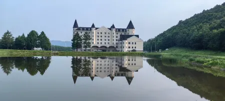 Yichun Yuenanshan Resort Hotel Отели рядом с достопримечательностью «Yichun Xing'an National Forest Park»