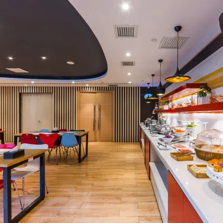 Ibis Hotel (Xinzhou Qiyi Road)