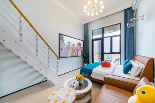 Romantic West Sea Homestay (Sunset Bay Huoju 8th Street)