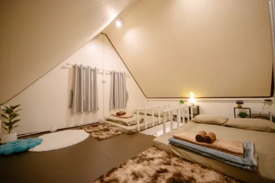 บ้านพักและกระโจม 2 หลัง