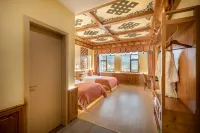 Gang Yongqu Boutique Hotel (Ganzi County Gesar King City)