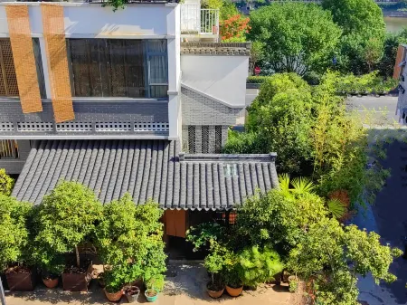 Floral Hotel·Qifeng Love Letter Hotel (Huangshan Jixian Huizhou Ancient City Branch) Отели рядом с достопримечательностью «Zheng's Ancestral House of She County»