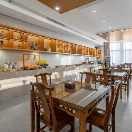 Chonpines Hotel (Yancheng Yueda 889 Commercial Plaza High Speed Railway Station)