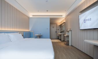 HanTing Hotel (Xianning Yinquan Avenue Shiliutan Park)