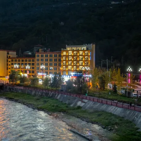 Blackwater Glacier Escape Hotel