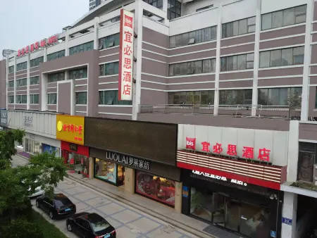 Ibis Hotel (Yanhe Lane Branch, Suning Square, Lianyungang) Отели рядом с достопримечательностью «Donggang College of Huaihai Institute of Technology»