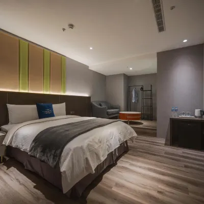 Fun Stay Inn Ximen Hotels near Holiday KTV