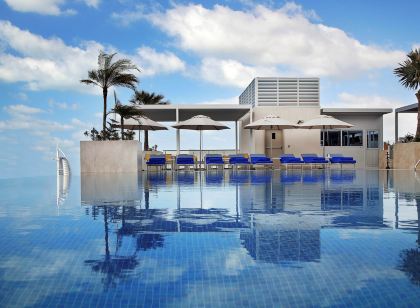 Grand Cosmopolitan Hotel