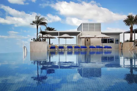 Grand Cosmopolitan Hotel