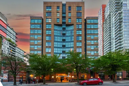 Grand Park Hotel & Suites Downtown Vancouver, Ascend Hotel Collection Отели рядом с достопримечательностью «UBC Extended Learning»