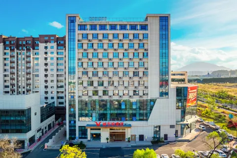 Vienna Hotel (Zhangzhou Jinfeng Industrial Park Business Center)