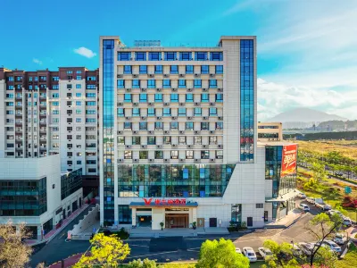 Vienna Hotel (Zhangzhou Jinfeng Industrial Park Business Center) Отели рядом с достопримечательностью «Китайский Женщин-Веллоу Фэй Фэй»