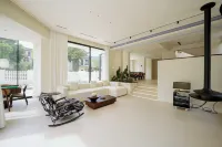 Xile Holiday Villa (Hailing Island Poly Yintan Branch) Hotels near Zhapo