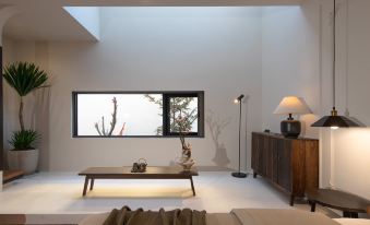 Yixin Moon Earthly HYGGE|Space Art Hotel (Dukezong Ancient City Prayer Wheel Store)