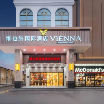 Vienna International Hotel ( Shenzhen Bantian Huawei Metro Station Branch) Hotels near Huawei Headquarters