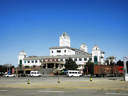 Zhengzhou West Service Area Rooms Отели рядом с достопримечательностью «Donglin Lake»