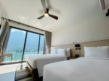 รูปภาพของ360° issara Floating Resort