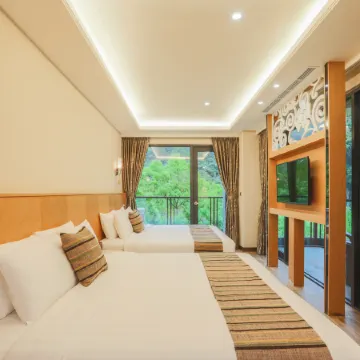 Sunrise Spring Hotel