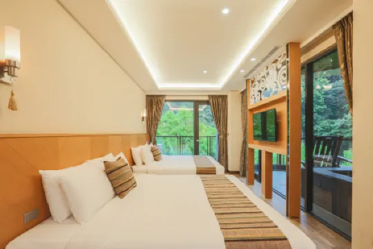 Sunrise Spring Hotel