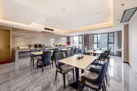 Yizhe Hotel (Daxin Bus Terminal Branch) Отели рядом с достопримечательностью «Dragon Palace Fairyland»