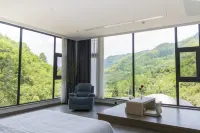 Yunhe Senquan Hotel - غرفة مطلة على الجبل