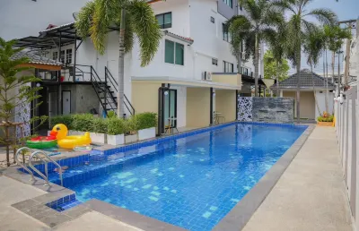 R2 Bed and Pool Kanchanaburi فنادق في 