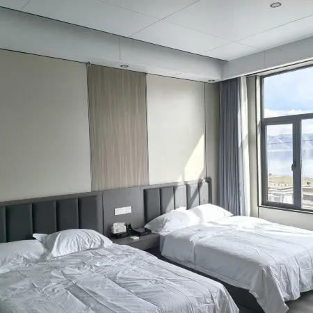 Nyima Renhe Hotel Hotele w: Powiat Nyima