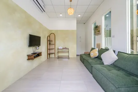 little lost B&B Отели рядом с достопримечательностью «White Lighthouse»