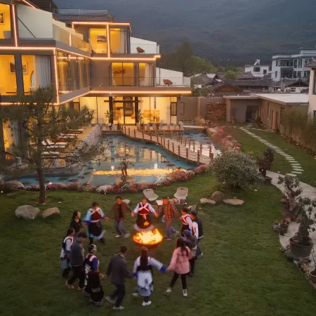 Lijiang Yu Xue Yi Jing Snow Mountain View Resort Hotel